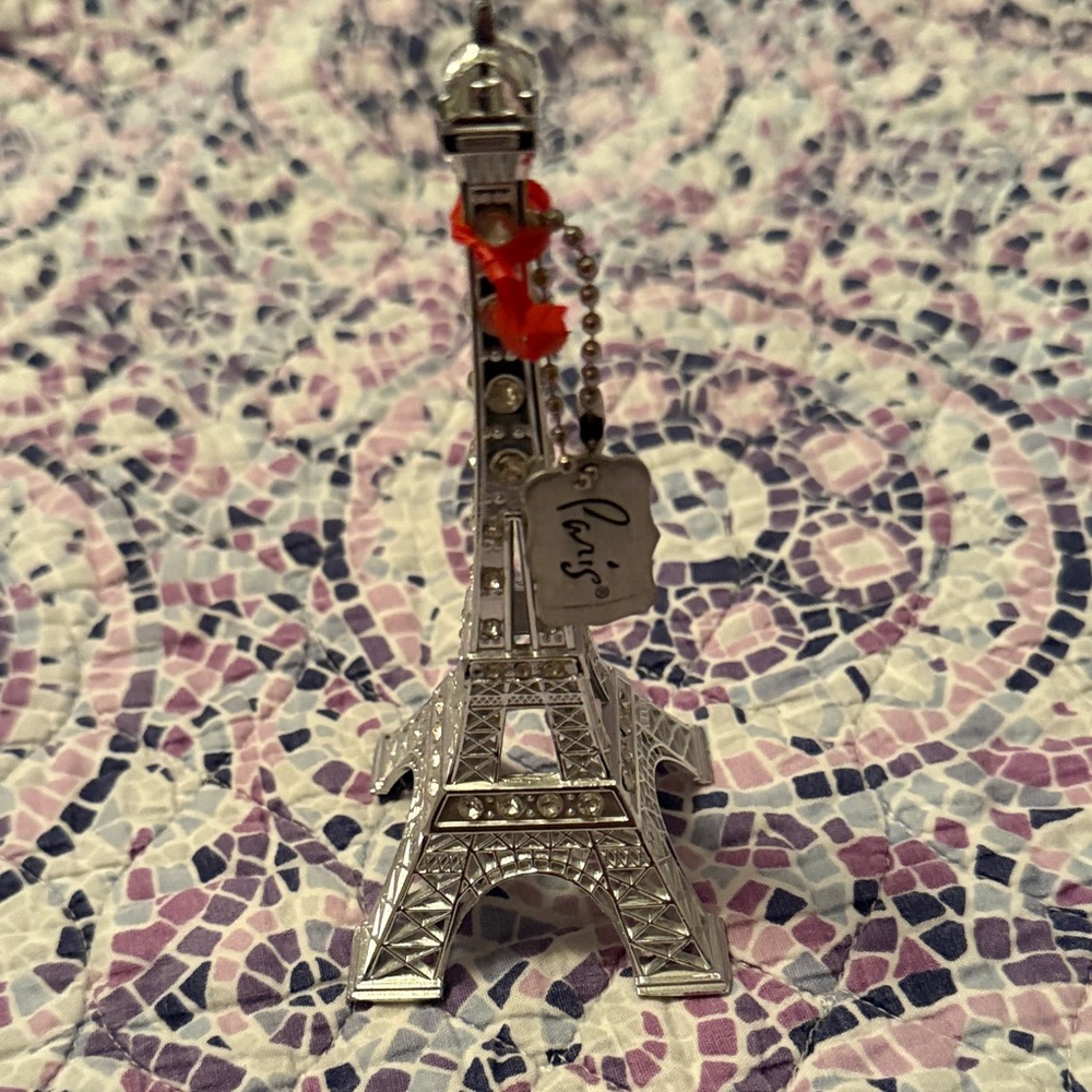 Las Vegas Paris- Silver Eiffel Tower Keychain